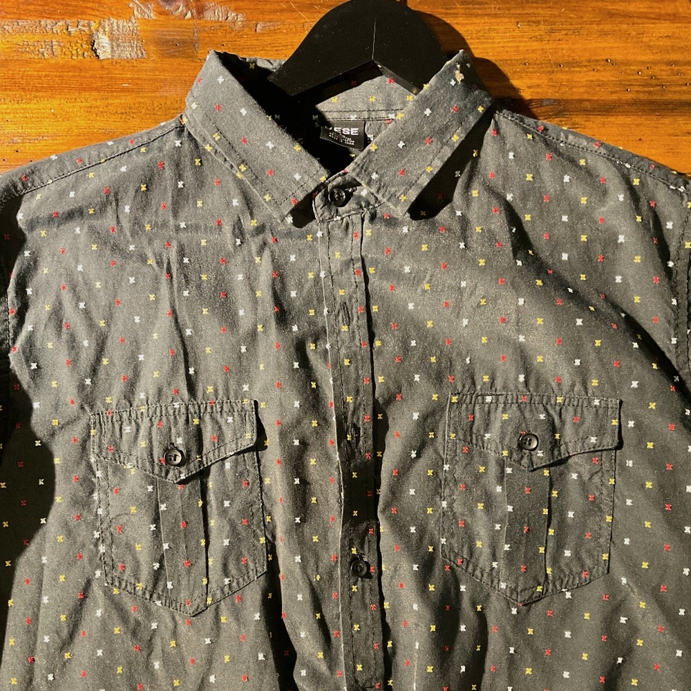 VESE Men’s short sleeve shirt (L) Black with yellow, red, blue